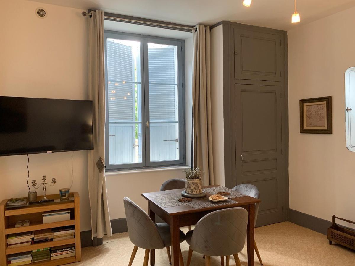 Appartement La Cour Pavée, T2 lumineux, cosy, confort 55 m2 à Saint-Léonard-de-Noblat Extérieur photo