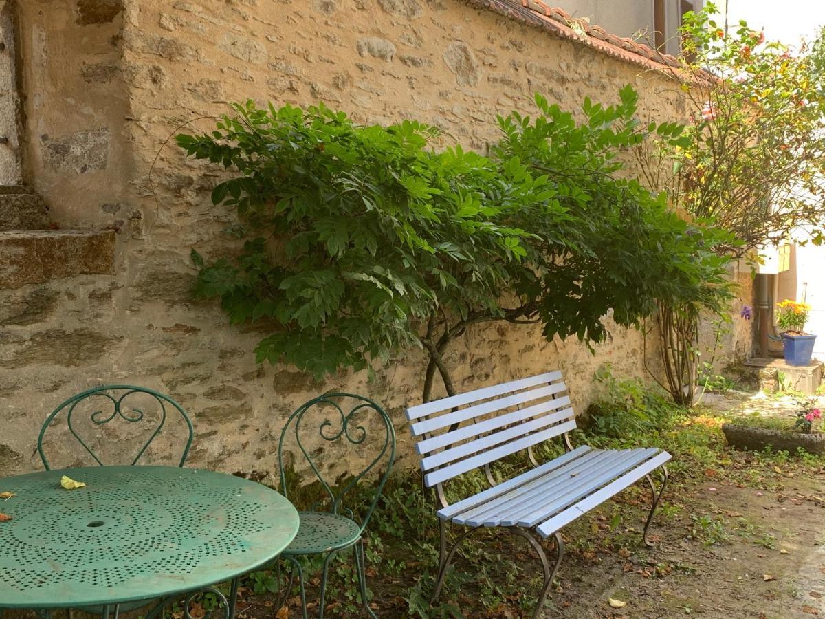 Appartement La Cour Pavée, T2 lumineux, cosy, confort 55 m2 à Saint-Léonard-de-Noblat Extérieur photo